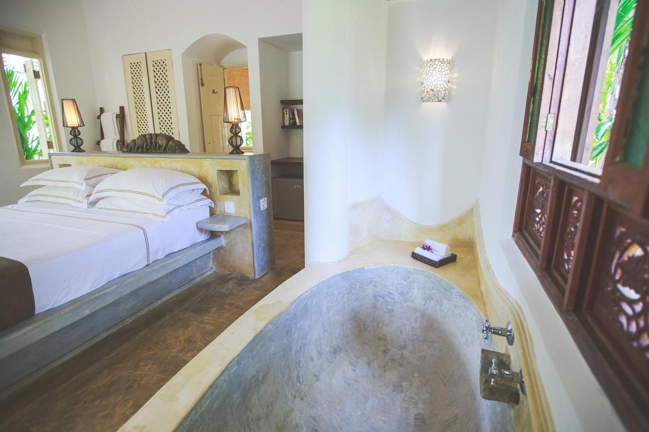 Karmel Villa Thalduwa Island - Five Bedroom Luxury Villa With Private Pool 阿杭格默 外观 照片