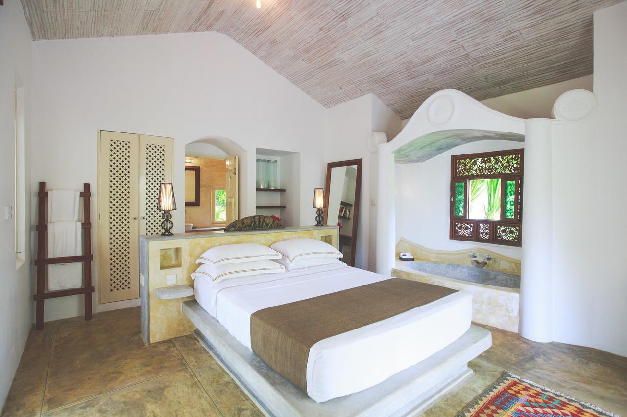 Karmel Villa Thalduwa Island - Five Bedroom Luxury Villa With Private Pool 阿杭格默 外观 照片